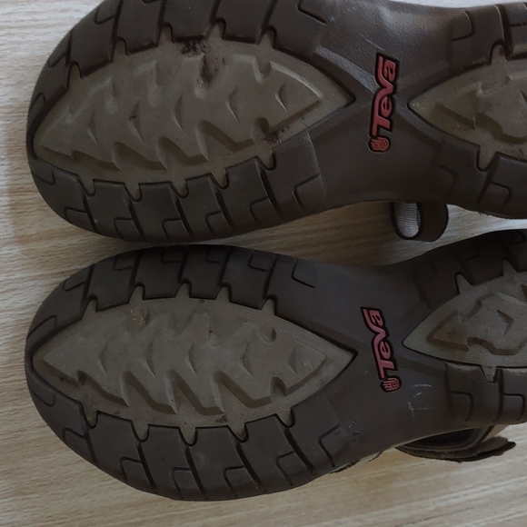 Teva sandals, size 8.5 - Picture 5 of 6